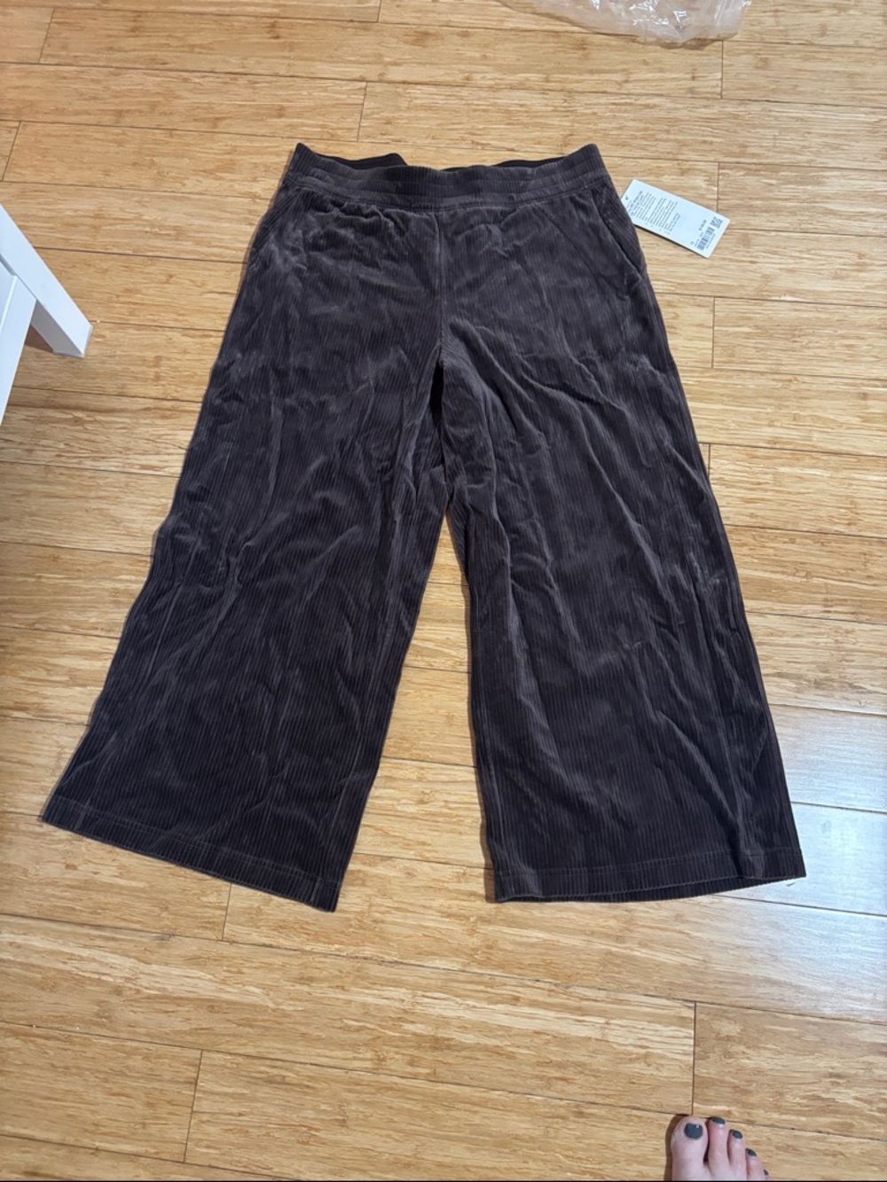 Lululemon - Scuba Mid-Rise Wide-Leg Crop Velvet Cord - Espresso - Picture 5 of 6